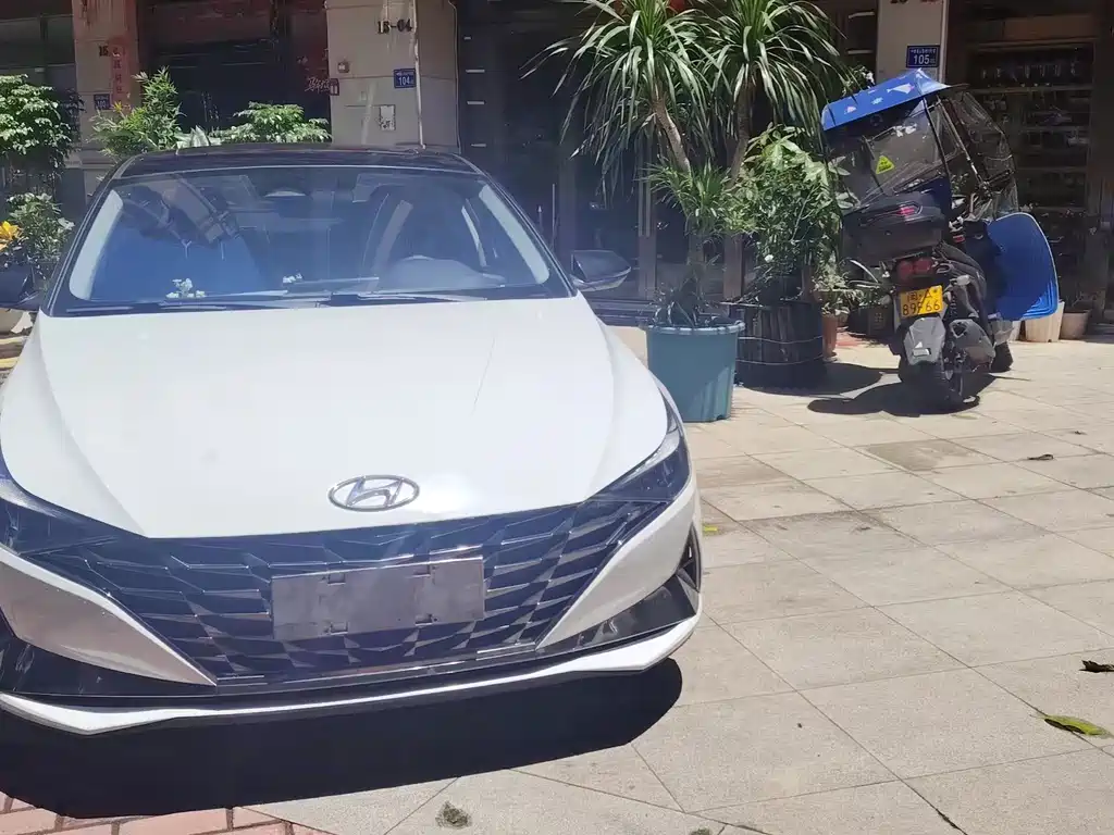 Hyundai Elantra 2022