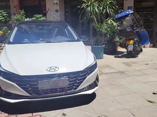 Hyundai Elantra 2022
