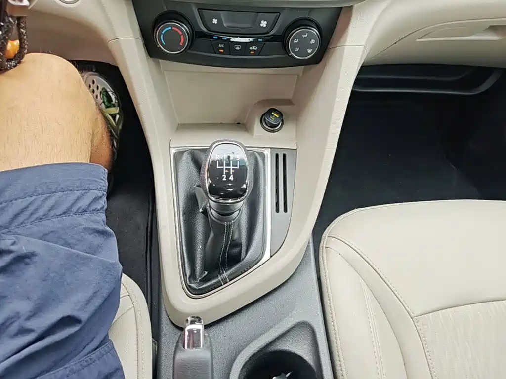 Buick Excelle 2016 — фото 14