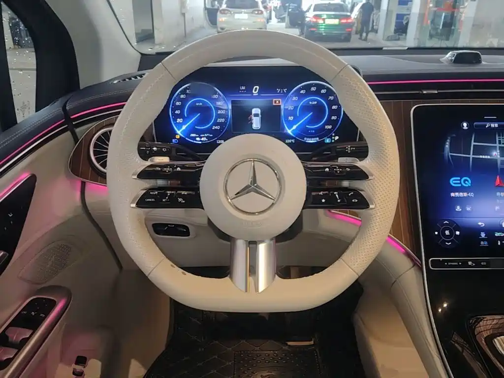 Mercedes-Benz EQE SUV 2024 — фото 11