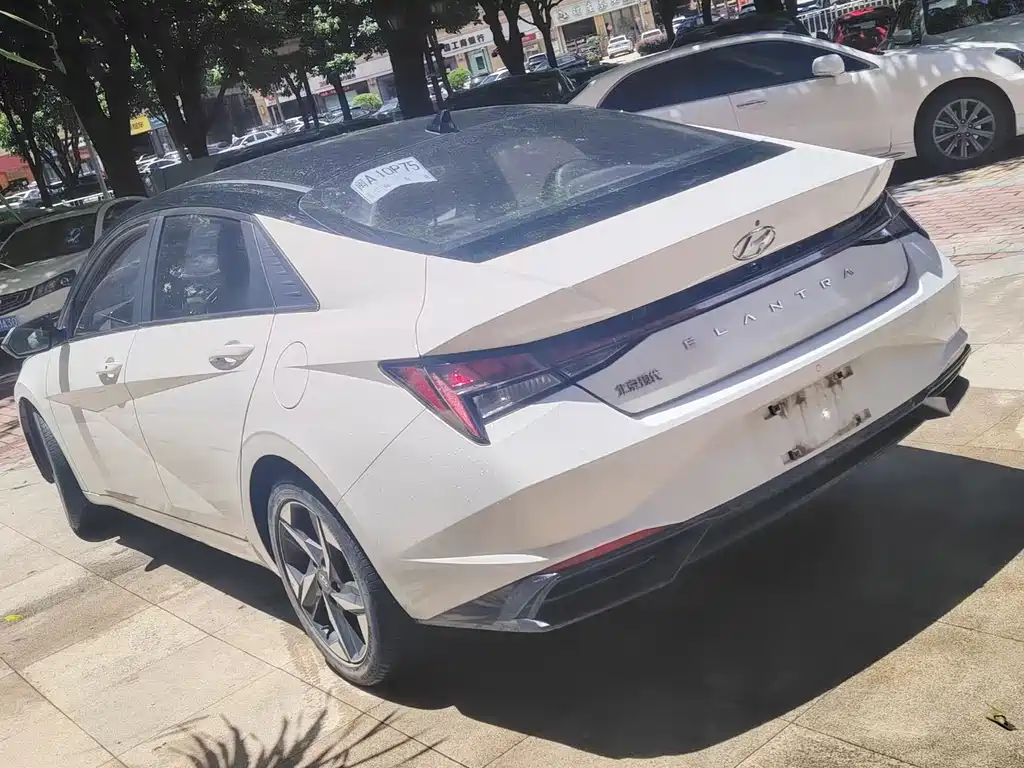 Hyundai Elantra 2022