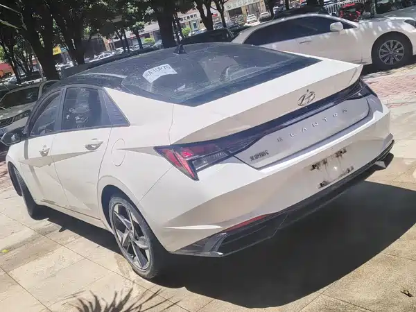 Hyundai Elantra 2022