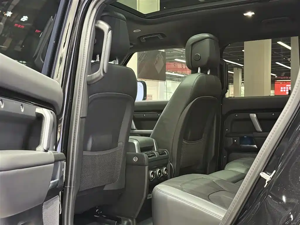 Land Rover Defender 2024 — фото 19