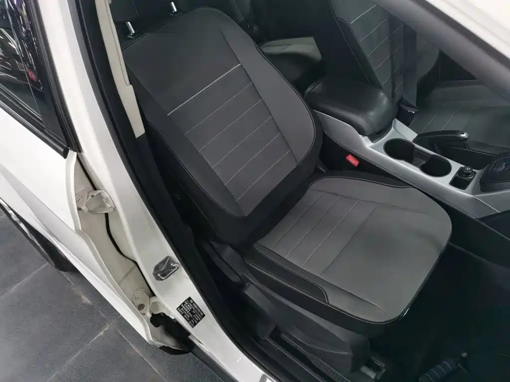 Ford Kuga 2016 — фото 25
