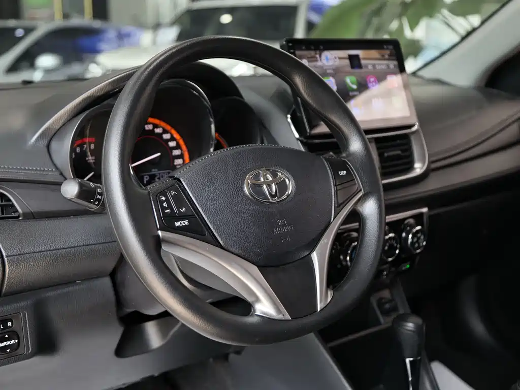 Toyota Yaris L 2023 — фото 7