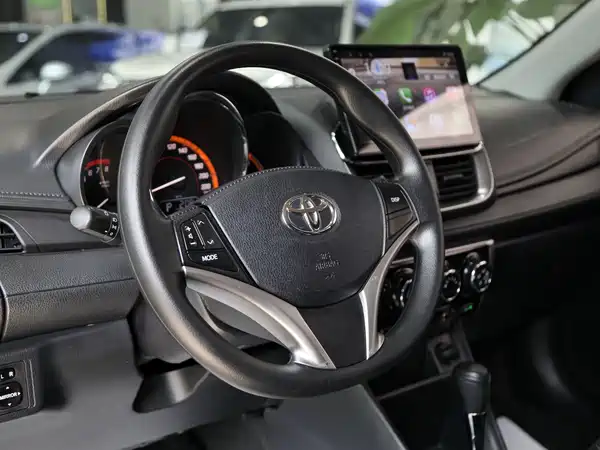Toyota Yaris L 2022