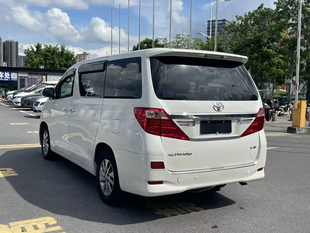 Toyota Alphard 2012