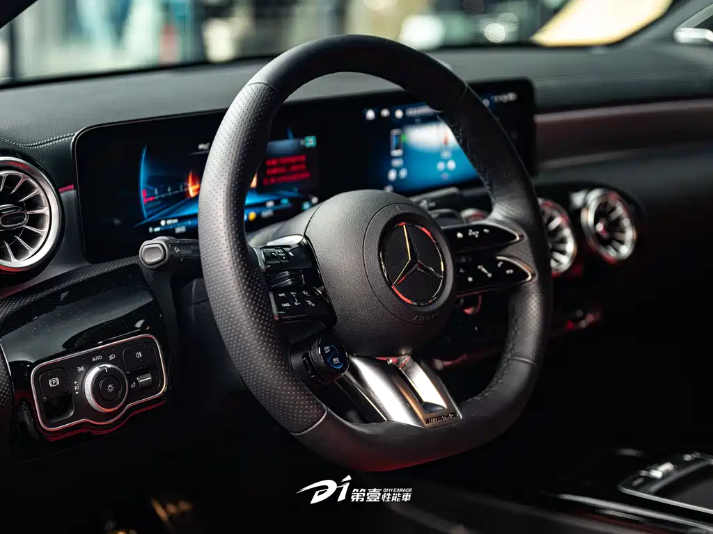 Mercedes-Benz A-Class AMG 2025 — фото 10