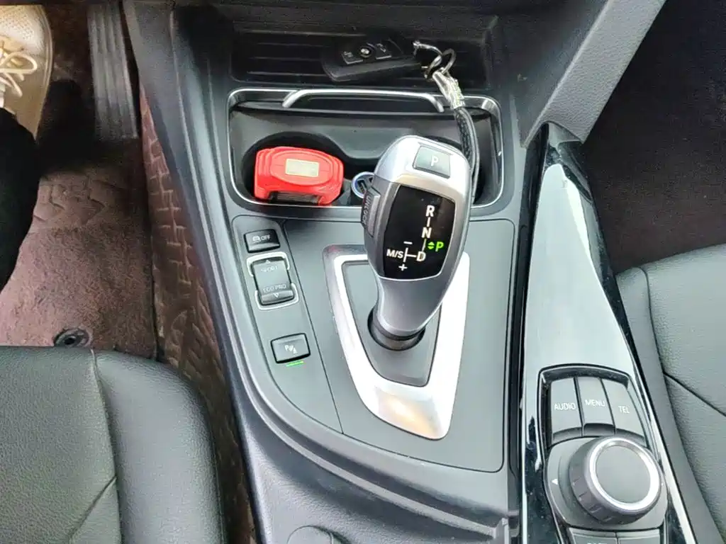 BMW 3 Series 2017 — фото 14