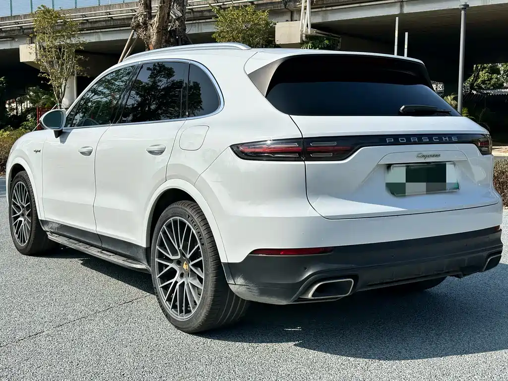 Porsche Cayenne Hybrid 2021 — фото 6