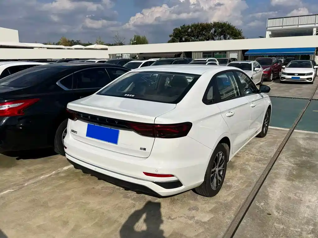 Geely Emgrand 2025
