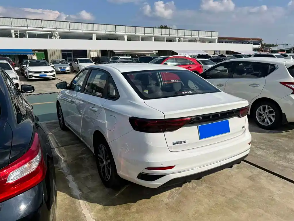 Geely Emgrand 2025