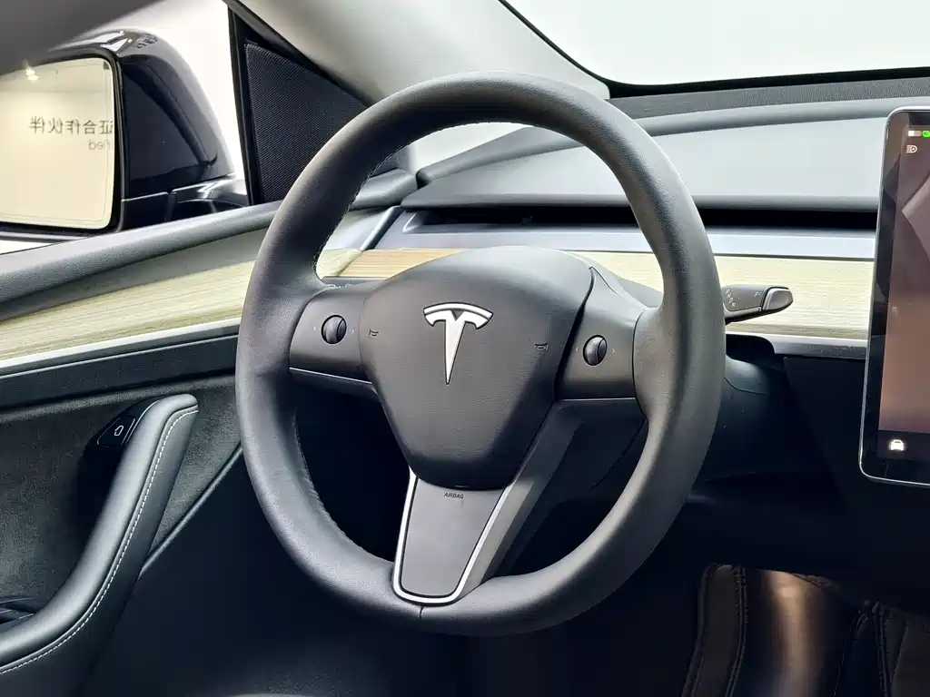 Tesla Model Y 2022 — фото 13