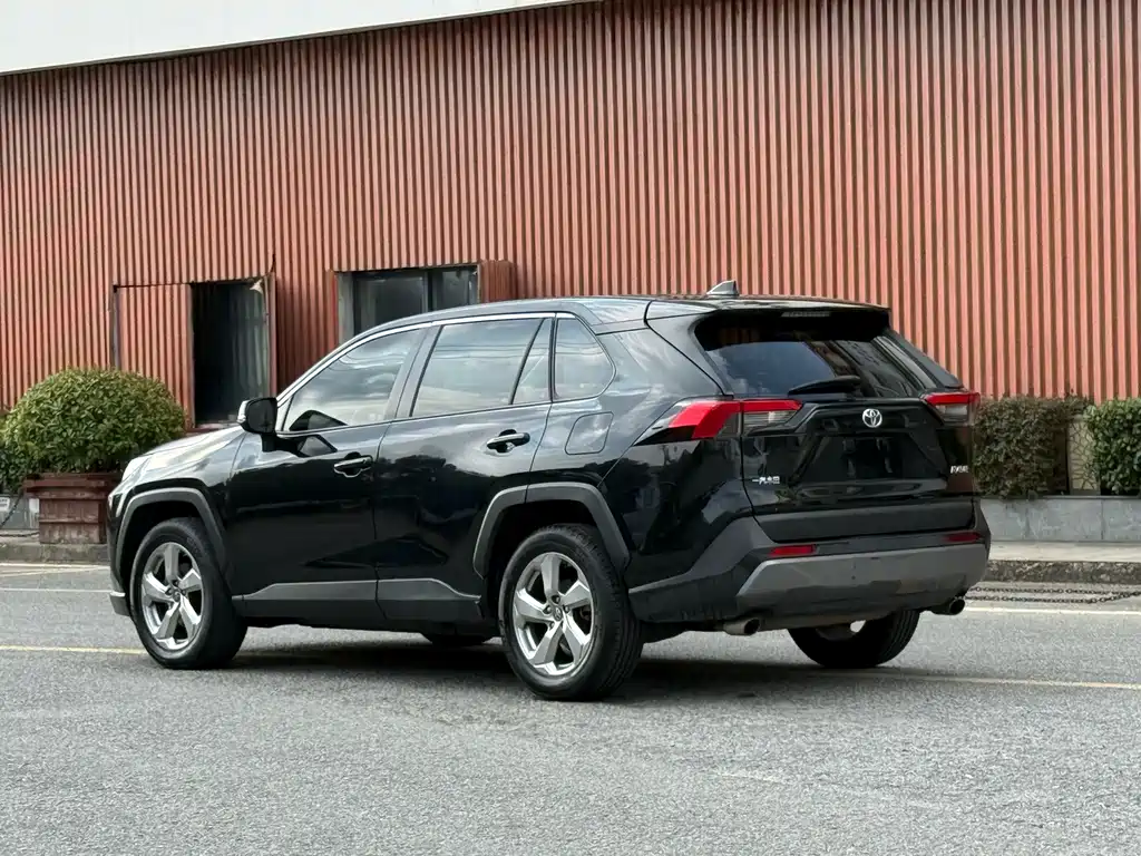 Toyota RAV4 2020 — фото 5