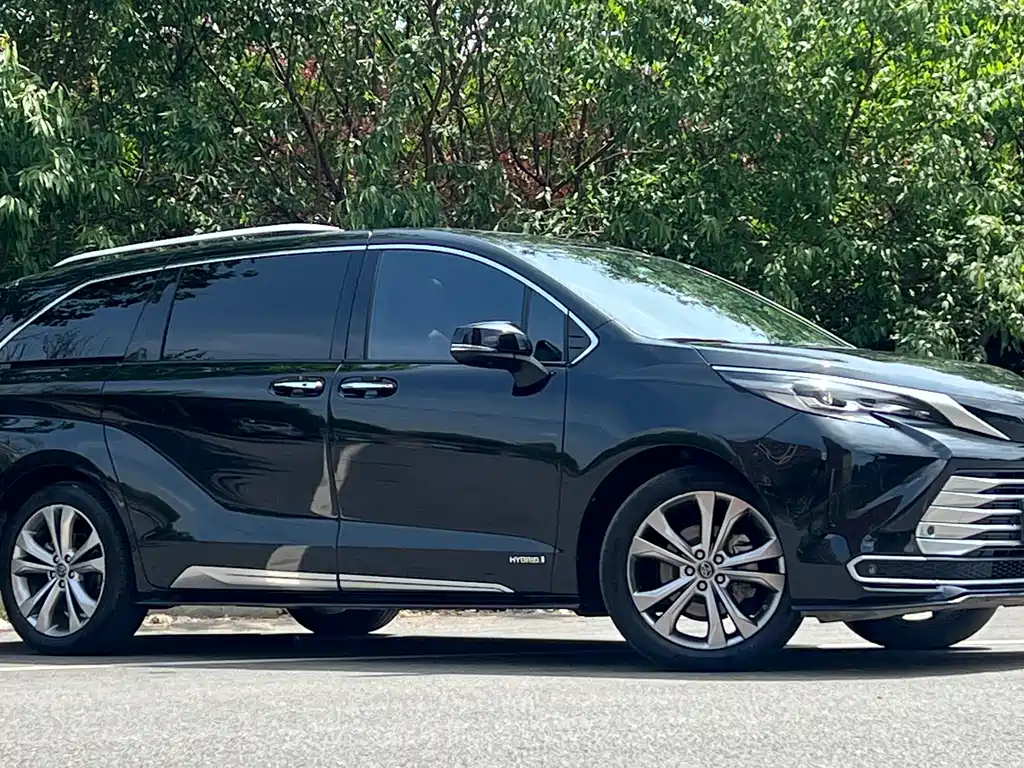 Toyota Sienna 2024 — фото 3