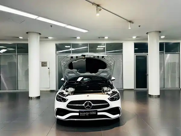 Mercedes-Benz C-Class 2024