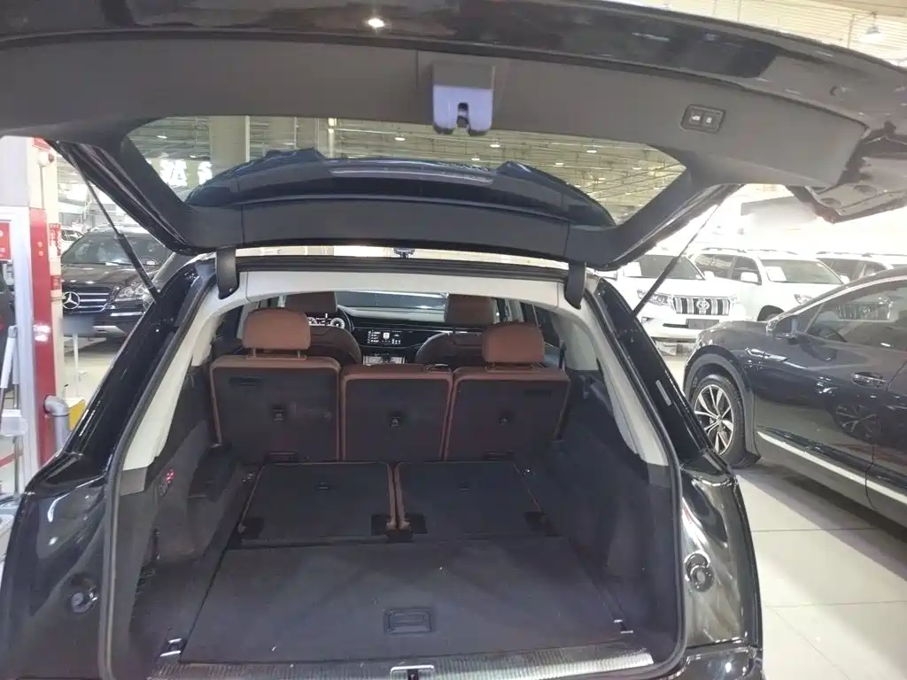 Audi Q7 2023 — фото 15