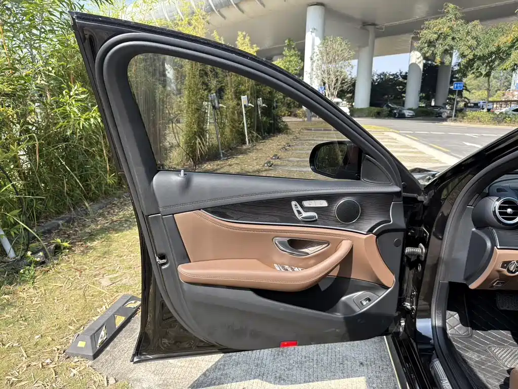 Mercedes-Benz E-Class 2022 — фото 11