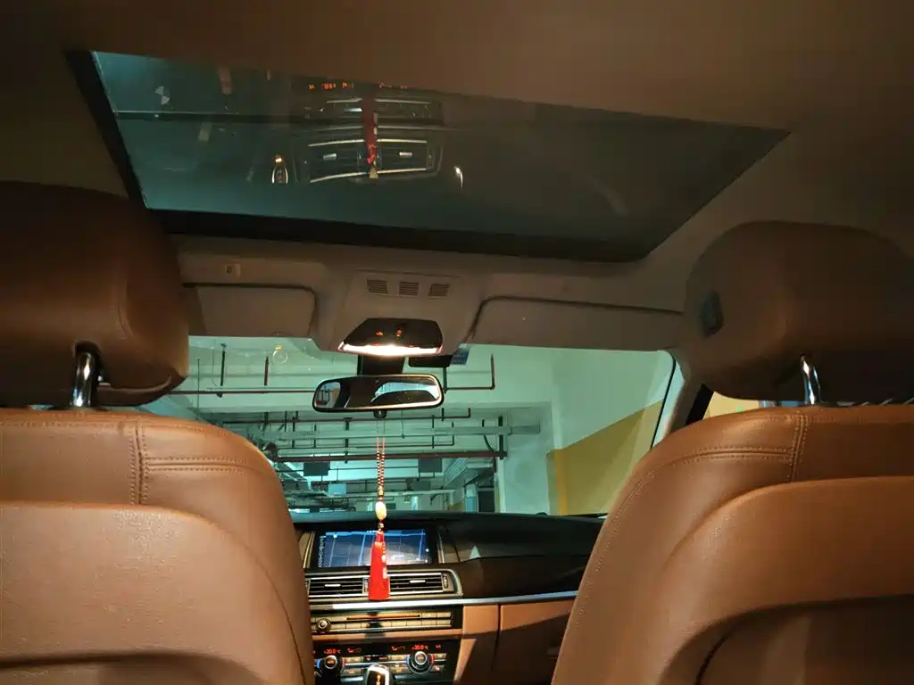 BMW 5 Series 2015 — фото 9
