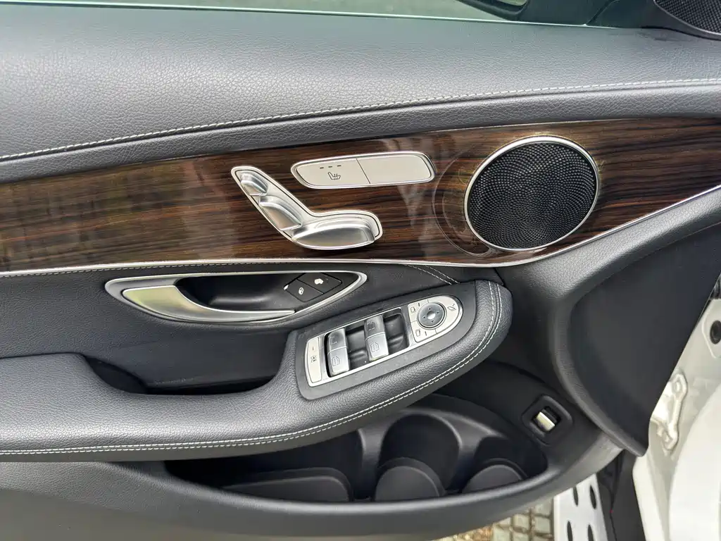 Mercedes-Benz GLC 2017 — фото 18