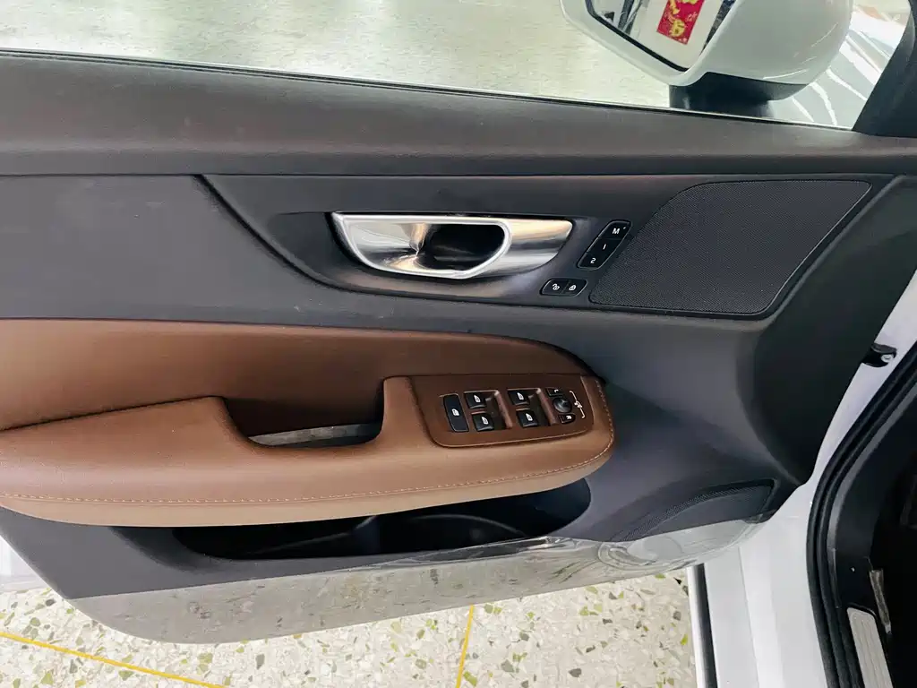 Volvo S60 2025 — фото 13