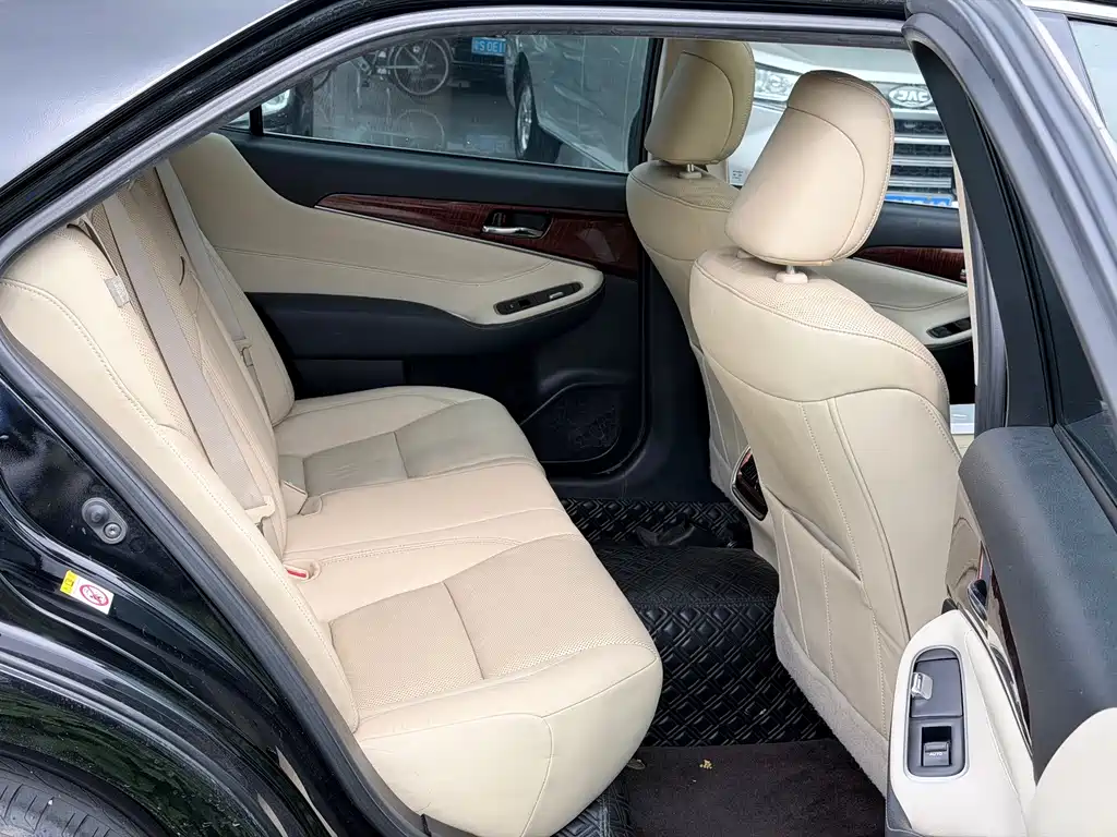Toyota Crown 2015 — фото 10