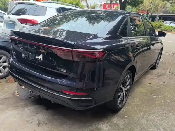 Geely Emgrand 2023