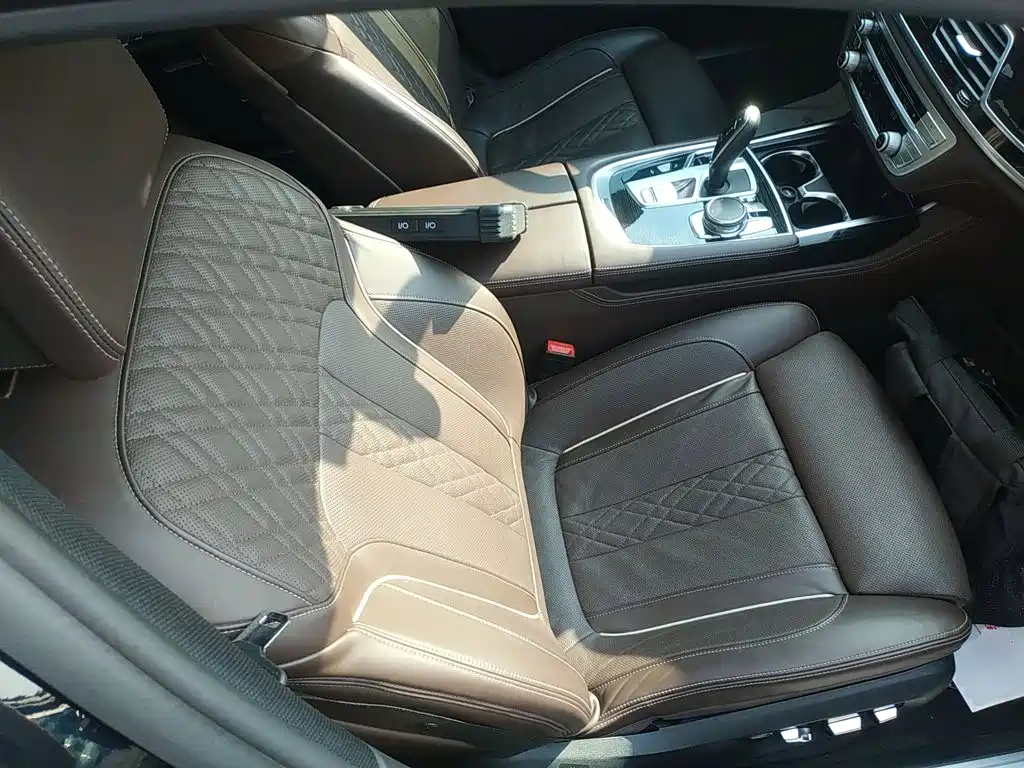 BMW 7 Series 2018 — фото 20