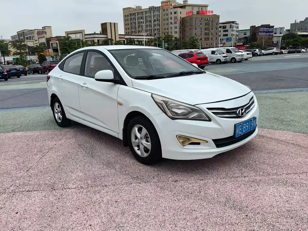 Hyundai Verna 2015 — фото 2