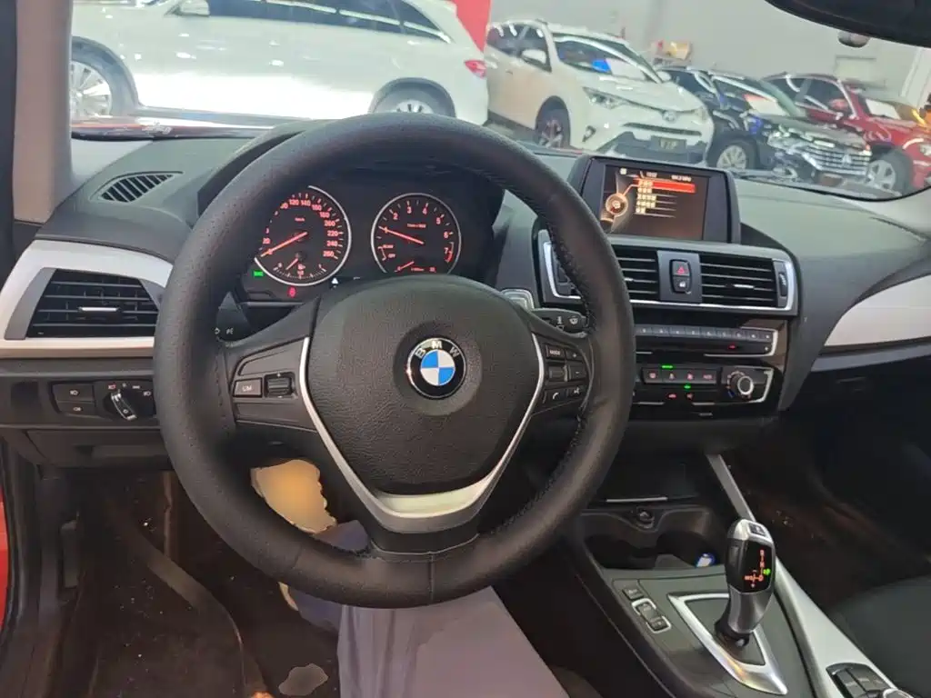 BMW 1 Series 2017 — фото 10