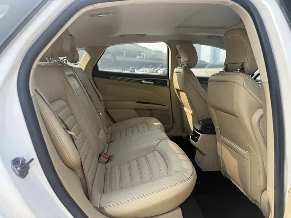 Ford Mondeo 2015 — фото 13