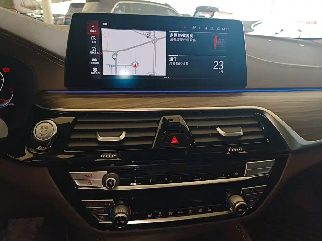 BMW 5 Series 2020 — фото 13