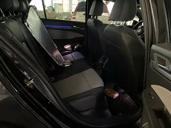 Volkswagen Golf 2025