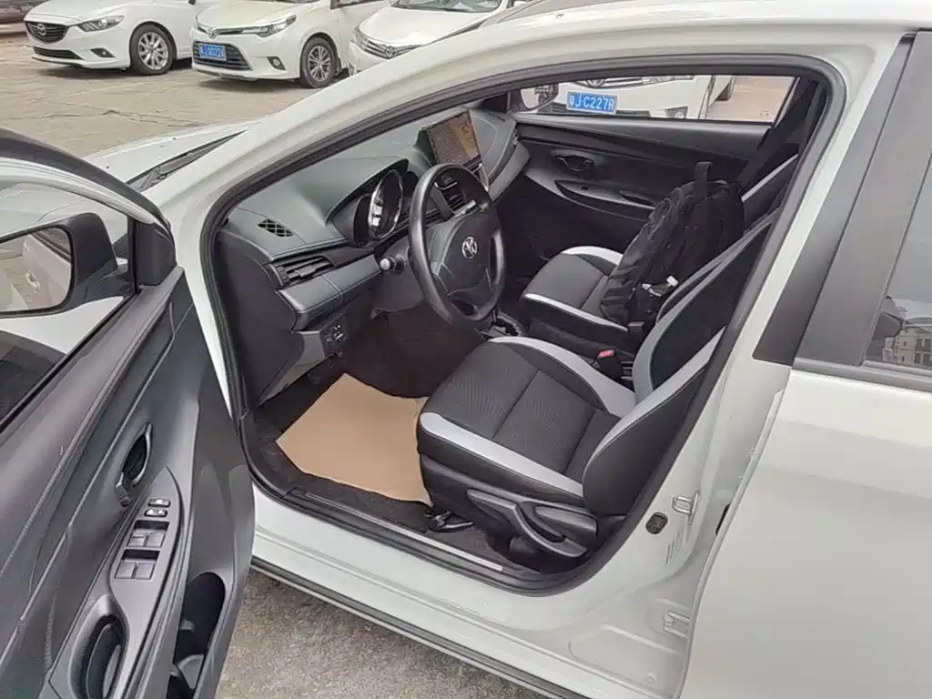 Toyota Yaris L 2021 — фото 16