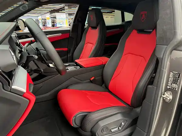 Lamborghini Urus 2021