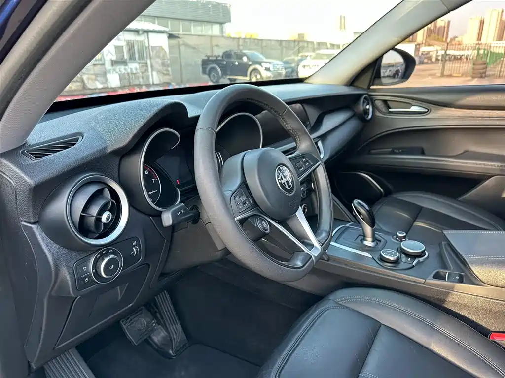 Alfa Romeo Stelvio 2018 — фото 14