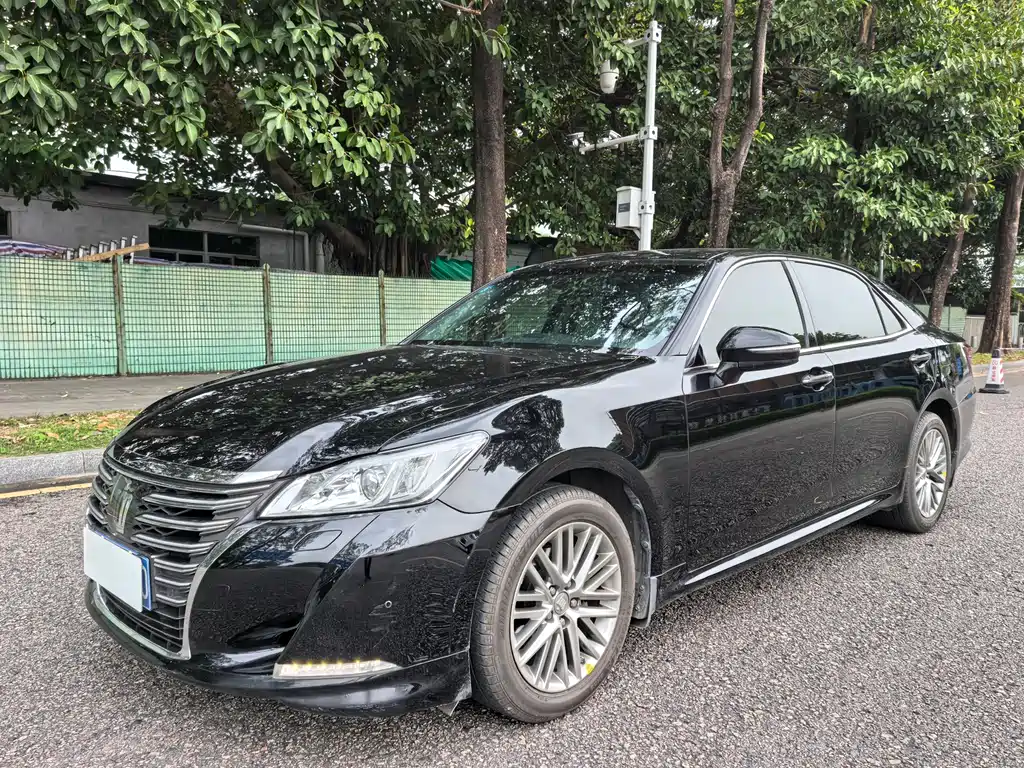 Toyota Crown 2017 — фото 1