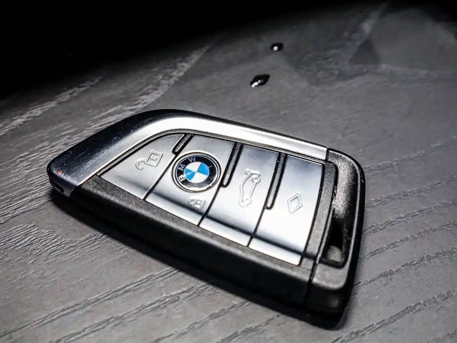 BMW 5 Series 2023 — фото 30