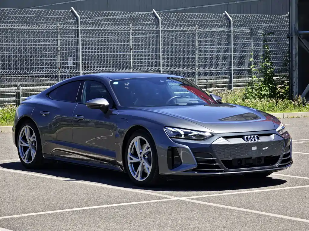 Audi e-tron GT 2024 — фото 3