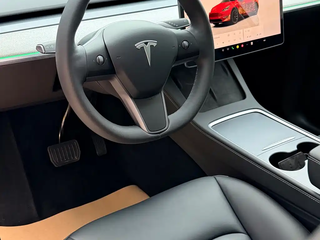 Tesla Model Y 2024 — фото 3