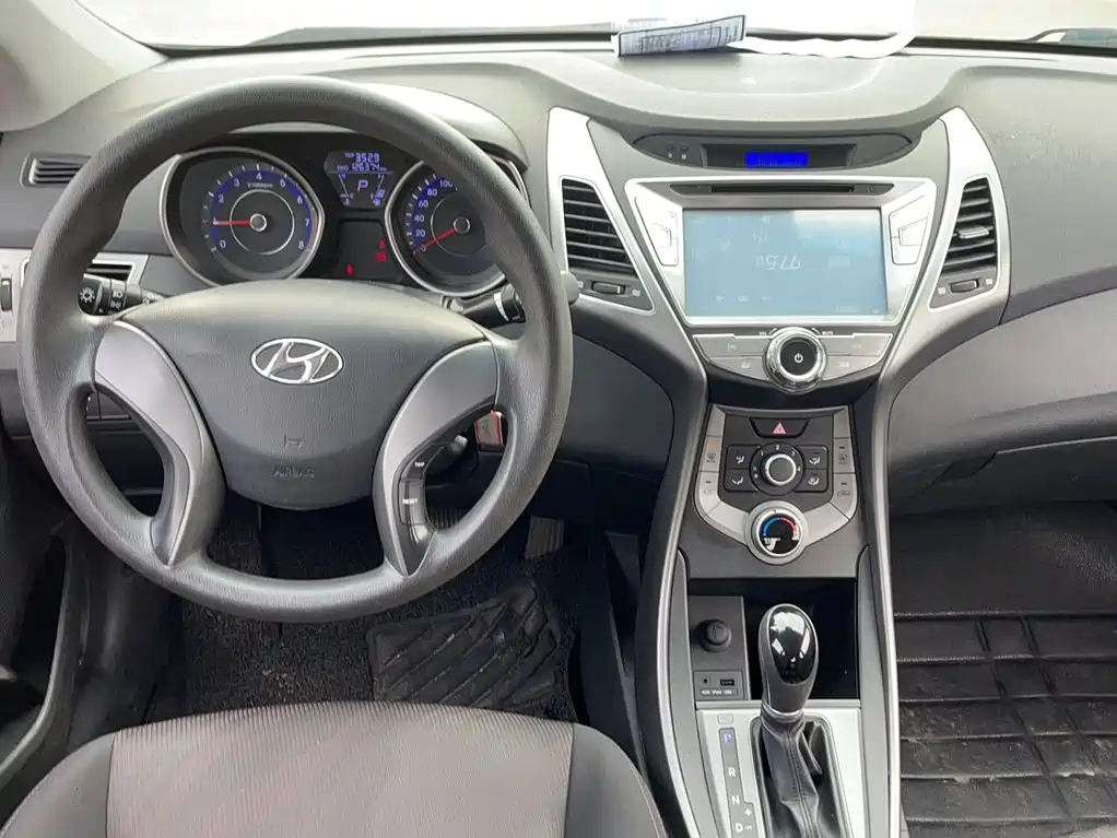 Hyundai Elantra Langdong 2015