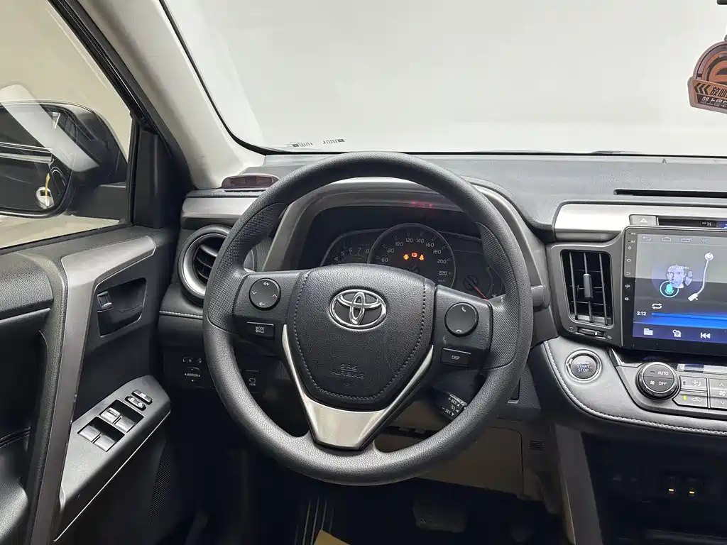 Toyota RAV4 2019 — фото 12