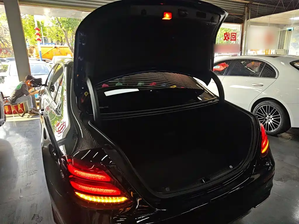 Mercedes-Benz E-Class 2020 — фото 19