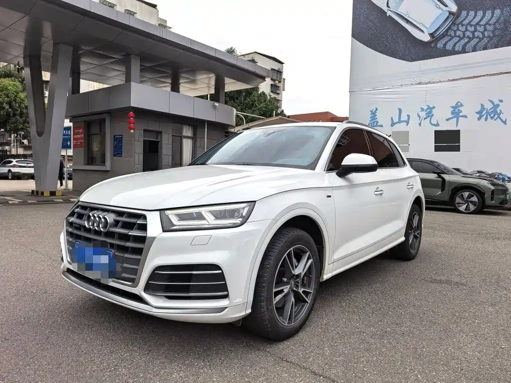 Audi Q5L 2020 — фото 1