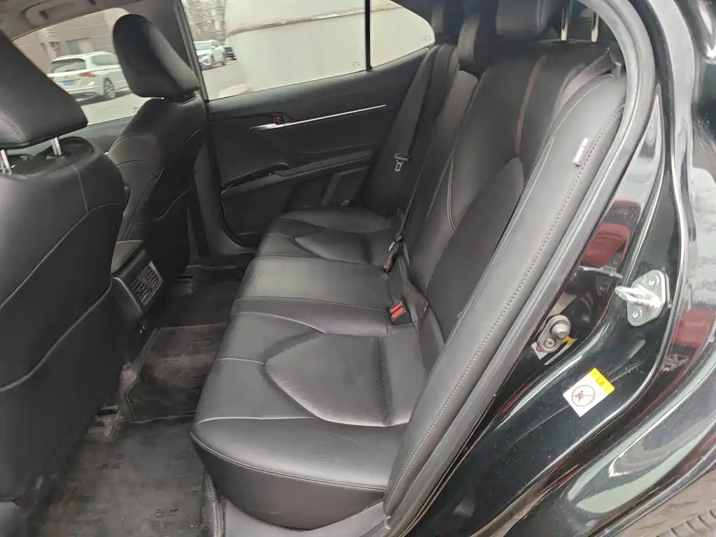 Toyota Camry 2018 — фото 15