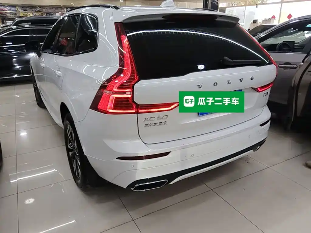 Volvo XC60 2021 — фото 23