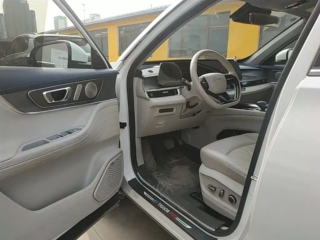 Chery Tiggo 8 PRO NEV 2023 — фото 16