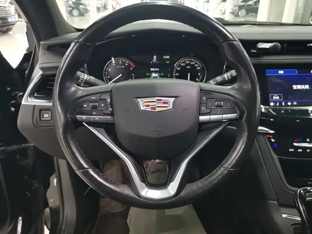 Cadillac XT6 2021 — фото 11