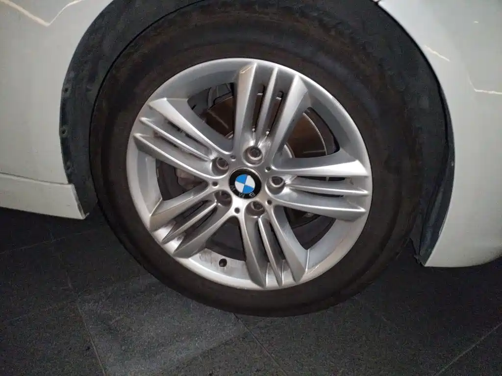 BMW 3 Series 2016 — фото 18