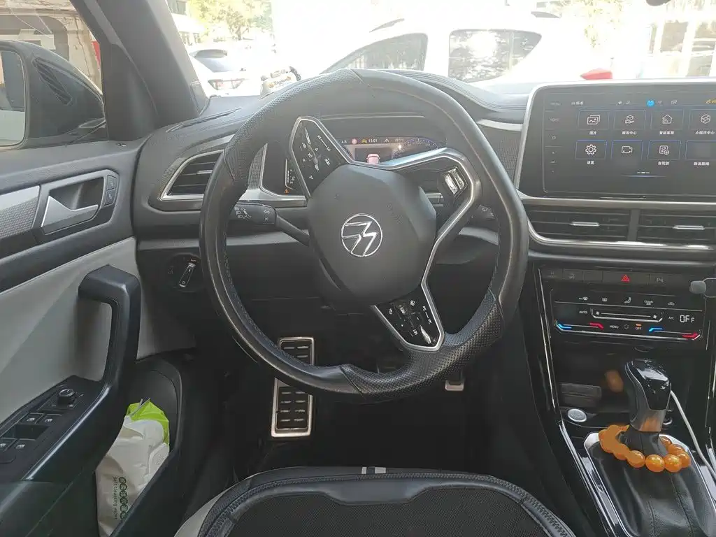 Volkswagen T-Roc 2024